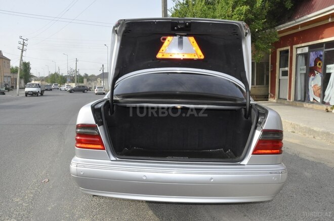 Mercedes E 280 2001, 283,000 km - 2.8 l - Bakı