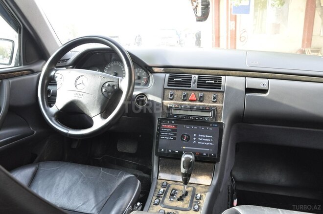 Mercedes E 280 2001, 283,000 km - 2.8 l - Bakı