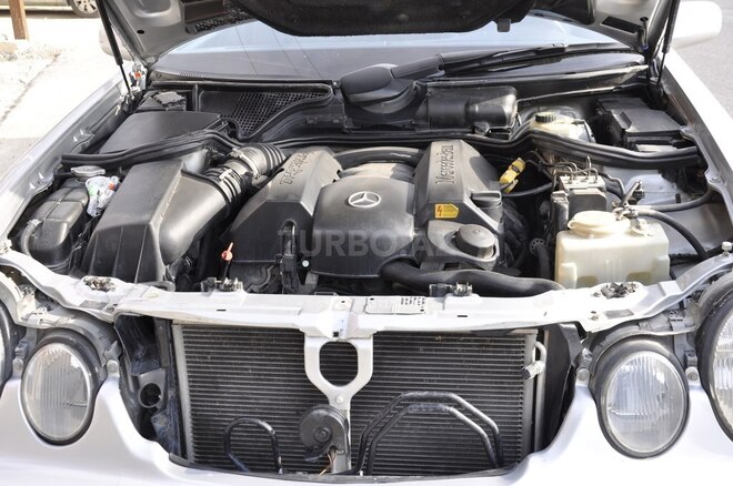 Mercedes E 280 2001, 283,000 km - 2.8 l - Bakı