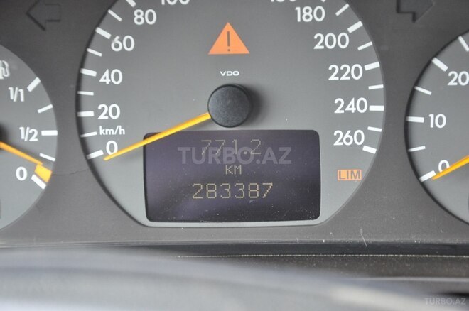 Mercedes E 280 2001, 283,000 km - 2.8 l - Bakı