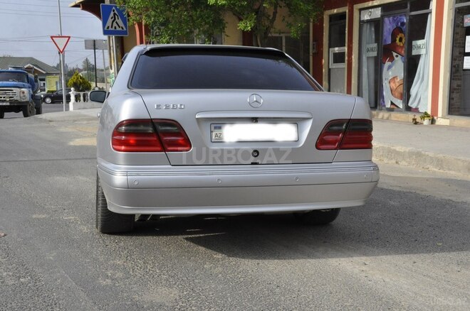 Mercedes E 280 2001, 283,000 km - 2.8 l - Bakı