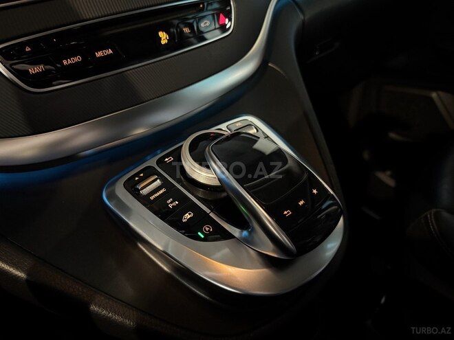 Mercedes V 220-16
