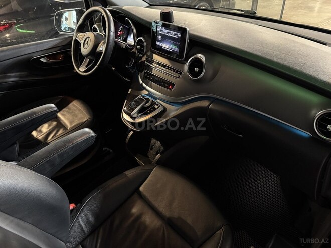 Mercedes V 220-10