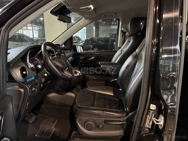 Mercedes V 220-7