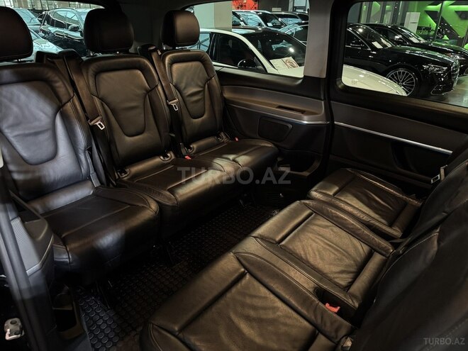 Mercedes V 220-11