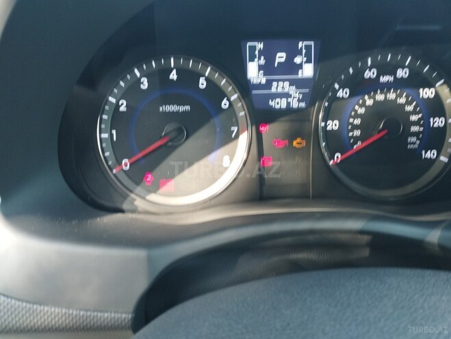 Hyundai Accent 2015, 40,400 km - 1.6 l - 