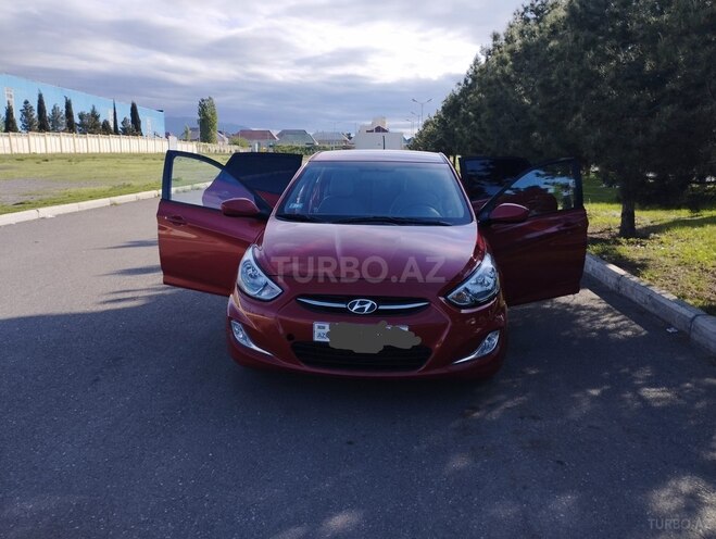 Hyundai Accent 2015, 40,400 km - 1.6 l - 