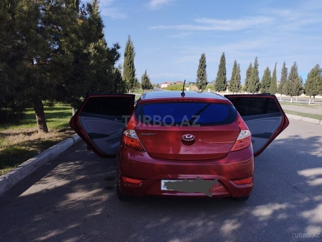 Hyundai Accent 2015, 40,400 km - 1.6 l - 