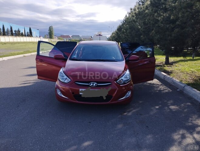 Hyundai Accent 2015, 40,400 km - 1.6 l - 