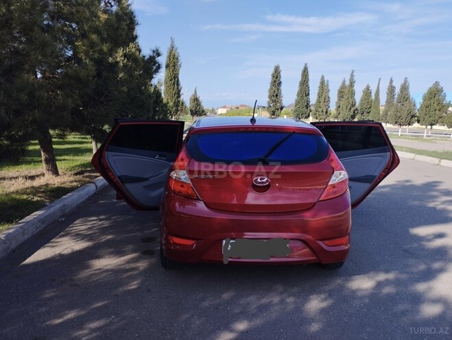 Hyundai Accent 2015, 40,400 km - 1.6 l - 