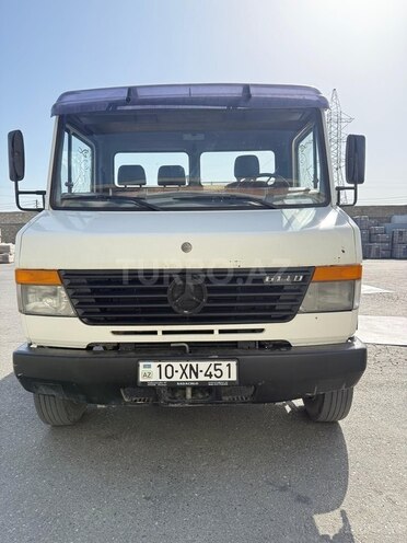 Mercedes Vario-8