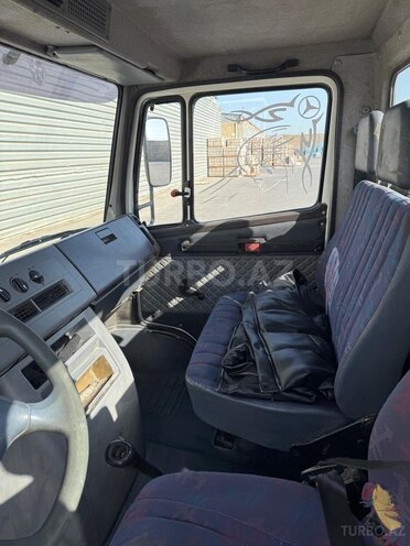 Mercedes Vario-6