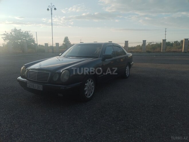 Mercedes E 230 1996, 365,287 km - 2.3 l - Yevlax