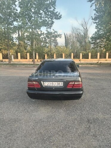 Mercedes E 230 1996, 365,287 km - 2.3 l - Yevlax
