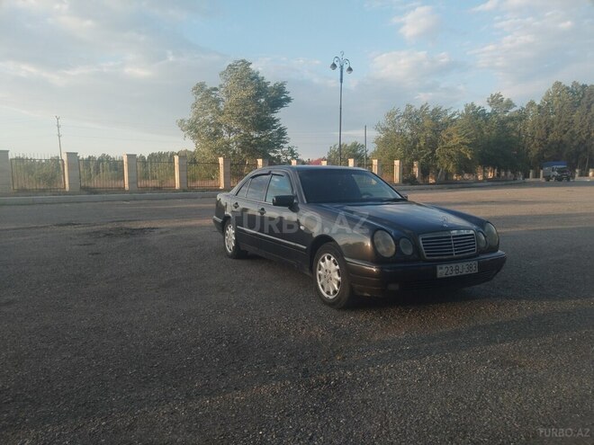 Mercedes E 230 1996, 365,287 km - 2.3 l - Yevlax