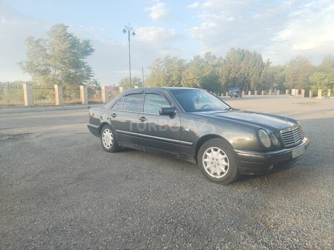 Mercedes E 230 1996, 365,287 km - 2.3 l - Yevlax