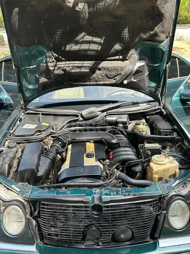 Mercedes E 320 1996, 274,000 km - 3.2 l - Bakı