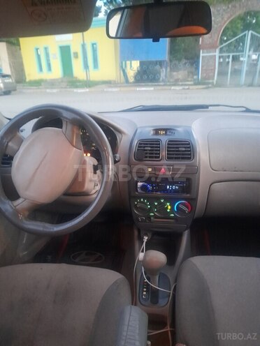 Hyundai Accent 2002, 390,588 km - 1.6 l - Samux
