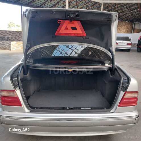 Mercedes E 240 1999, 281,000 km - 2.4 l - Gəncə