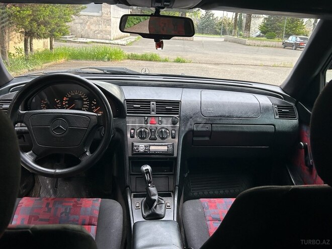 Mercedes C 200 1995, 25,693 km - 2.0 л - İsmayıllı