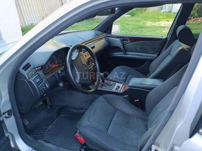 Mercedes E 240 1997, 358,992 km - 2.4 l - Balakən