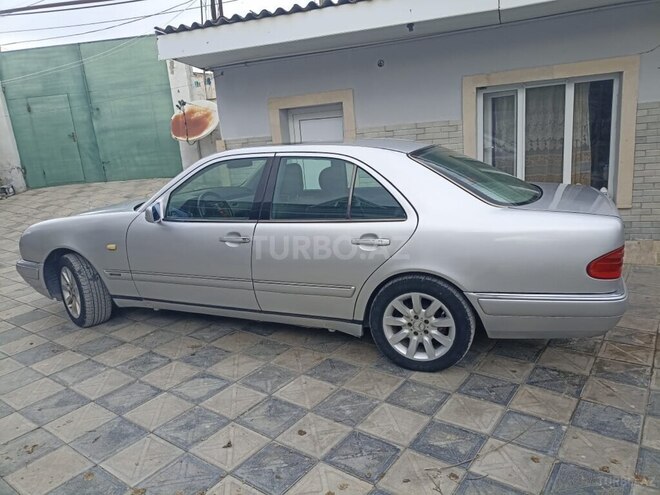 Mercedes E 240 1999, 366,330 km - 2.4 l - Bakı