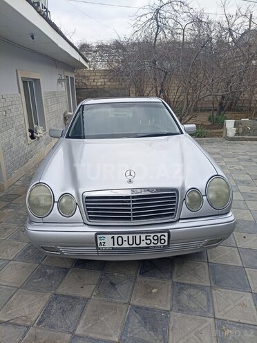 Mercedes E 240 1999, 366,330 km - 2.4 l - Bakı
