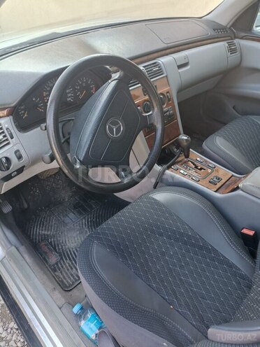 Mercedes E 240 1999, 366,330 km - 2.4 l - Bakı
