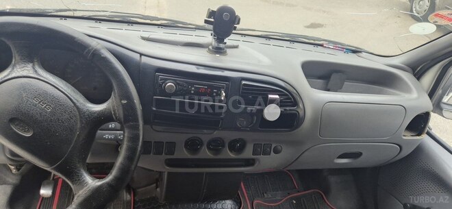 Ford Transit-9