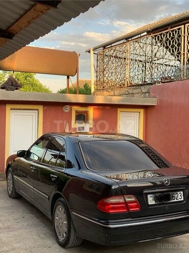 Mercedes E 220 2000, 328,000 km - 2.2 л - Gəncə