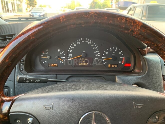 Mercedes E 220 2000, 328,000 km - 2.2 л - Gəncə