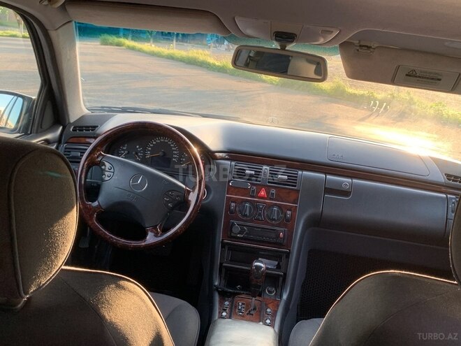 Mercedes E 220 2000, 328,000 km - 2.2 л - Gəncə