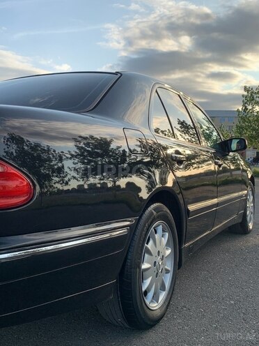 Mercedes E 220 2000, 328,000 km - 2.2 л - Gəncə