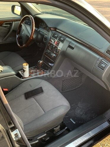 Mercedes E 220 2000, 328,000 km - 2.2 л - Gəncə