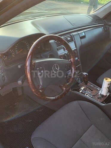 Mercedes E 220 2000, 328,000 km - 2.2 л - Gəncə