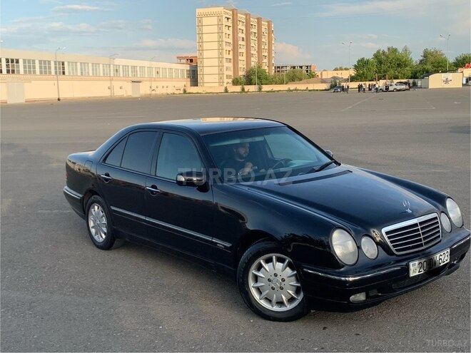 Mercedes E 220 2000, 328,000 km - 2.2 л - Gəncə