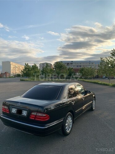Mercedes E 220 2000, 328,000 km - 2.2 л - Gəncə