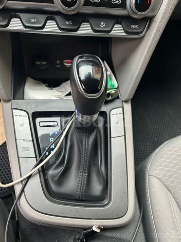 Hyundai Elantra 2019, 153,210 km - 2.0 l - Bakı