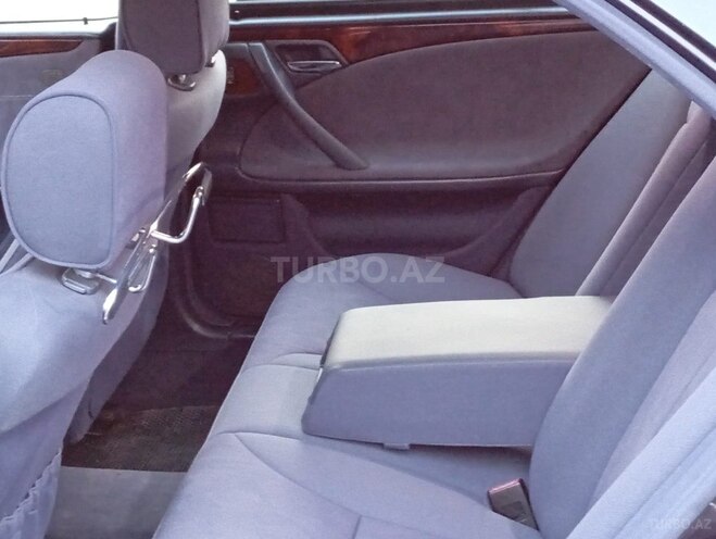 Mercedes E 270 2000, 377,700 km - 2.7 l - Mingəçevir