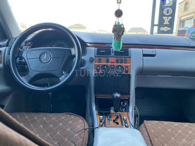 Mercedes E 240 1999, 61,446 km - 2.4 l - Gəncə