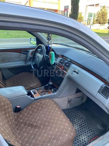 Mercedes E 240 1999, 61,446 km - 2.4 l - Gəncə
