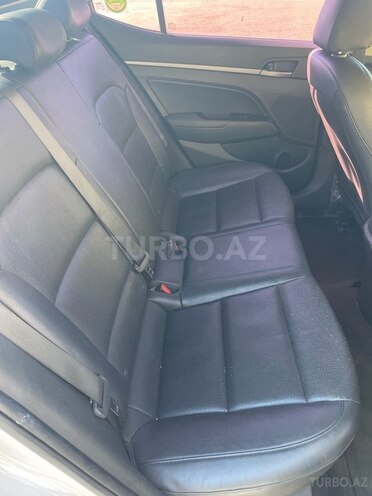 Hyundai Avante 2017, 70,000 km - 1.6 l - Ucar