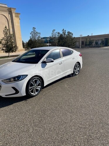 Hyundai Avante 2017, 70,000 km - 1.6 l - Ucar