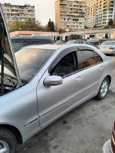 Mercedes C 220 d 2002, 329,000 km - 2.2 l - Bakı