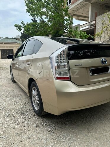 Toyota Prius-8