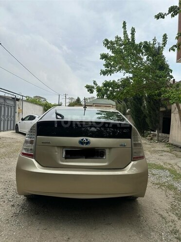 Toyota Prius-12