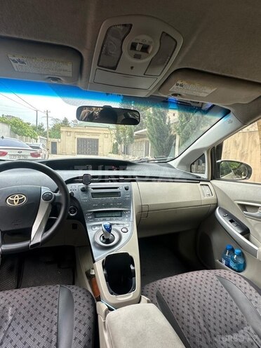 Toyota Prius-5