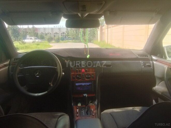 Mercedes E 230 1995, 338,000 km - 2.3 l - Beyləqan