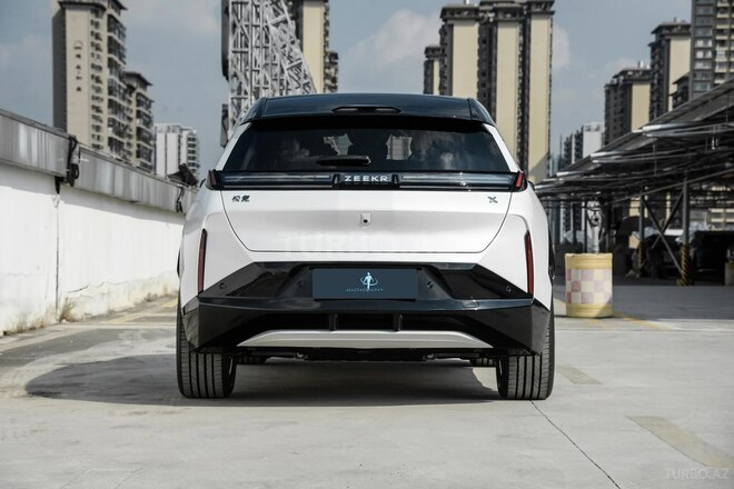 ZEEKR X-4