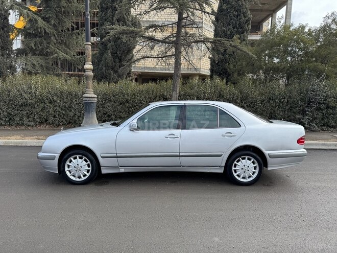 Mercedes E 200 2001, 270,000 km - 2.0 l - Gəncə